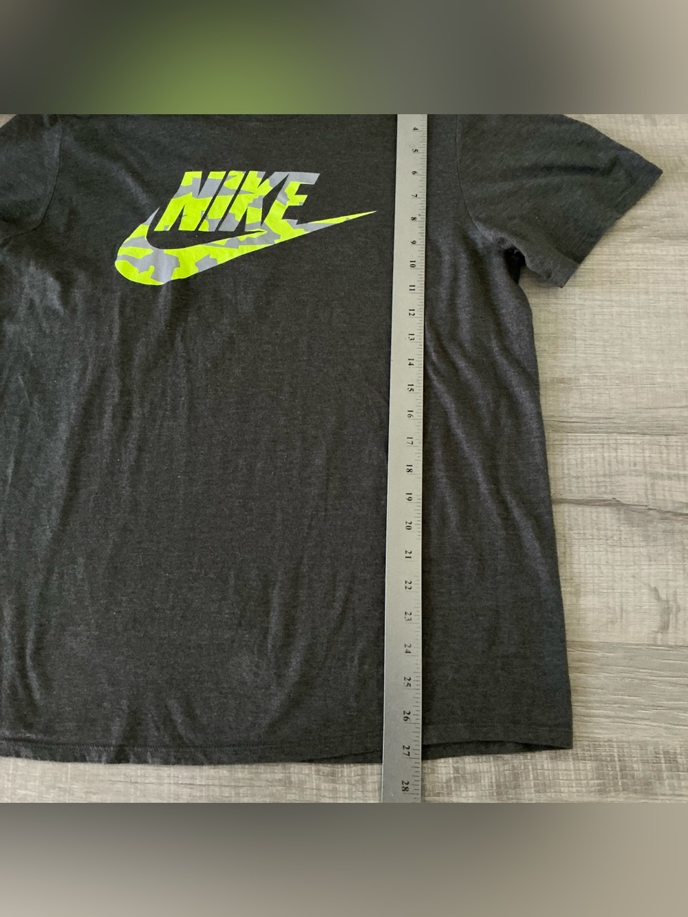 Nike Men’s Dark Gray Athletic-Cut Graphic T-Shirt – Large - Picture 3 of 5